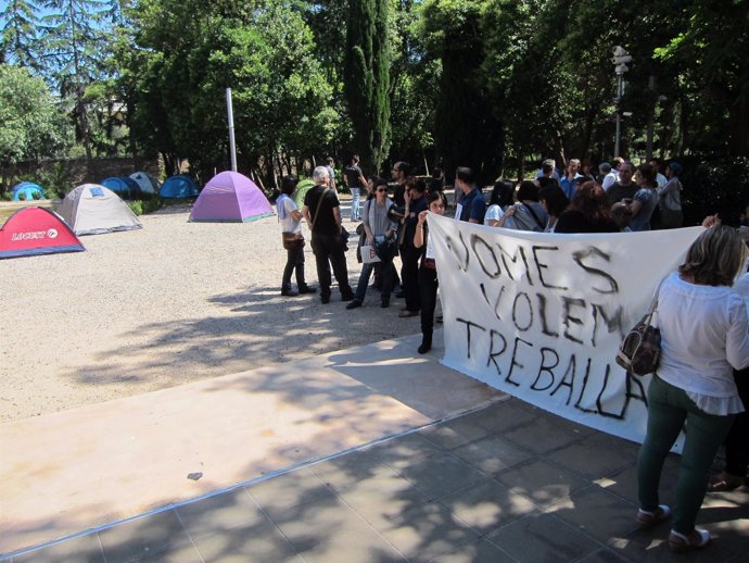 Interinos PAS de la UPC acampan ante el rectorado en contra de los despidos