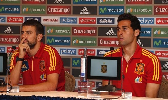 Gerard Piqué y Álvaro Arbeloa, en rueda de prensa