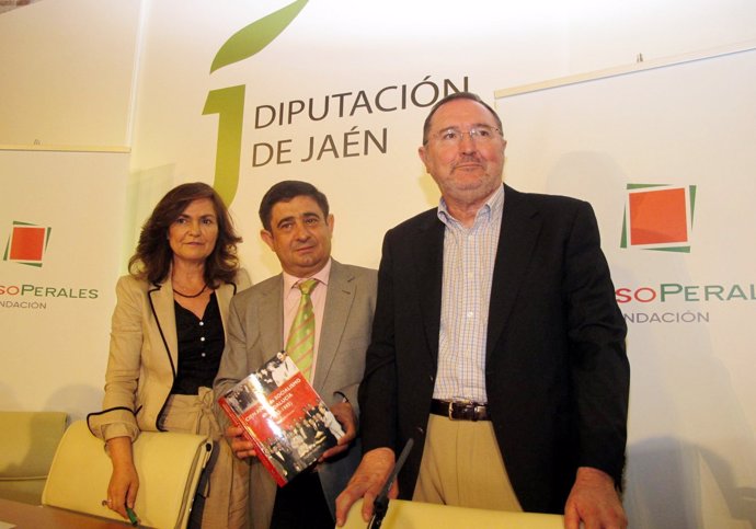 Carmen Calvo, Francisco Reyes y Diego Caro en la presentación del libro