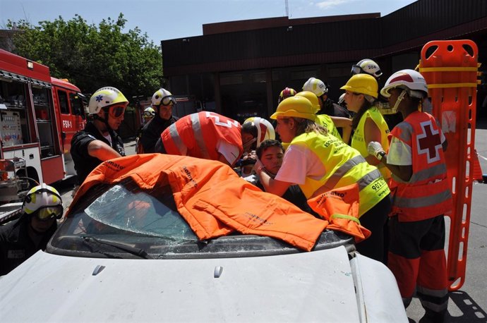 Simulacro De Rescate De Accidentados Por Profesionales Sanitarios