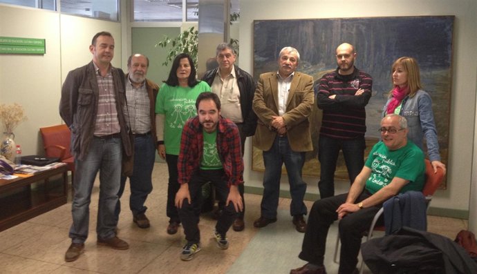 Representantes sindicales en el 'encierro' en la Consejería de Educación