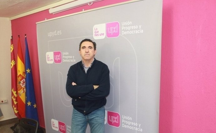 Rafael Sánchez en la sede de UPyD