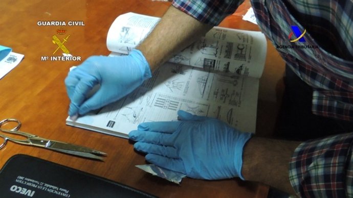 Libro impregnado con droga