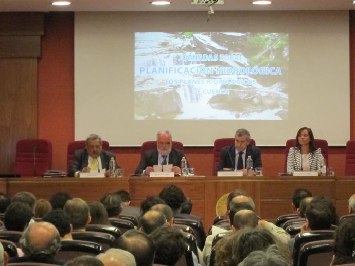 El ministro inaugura las Jornadas de Agua en el Colegio de Ingenieros de Caminos