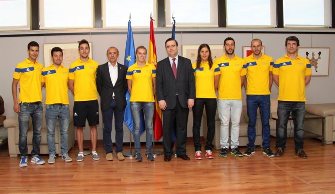 Cardenal recibe al equipo de Triatlón que disputará el Europeo