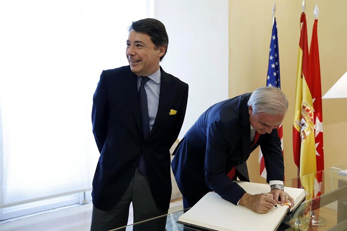 Ignacio González con alcalde de Miami