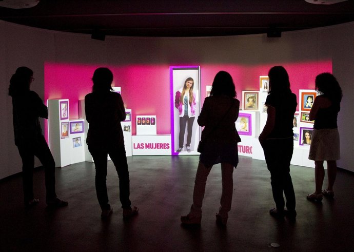 Exposición 'XXI.Un futuro en femenino', de la Fundación Somdex y La Caixa