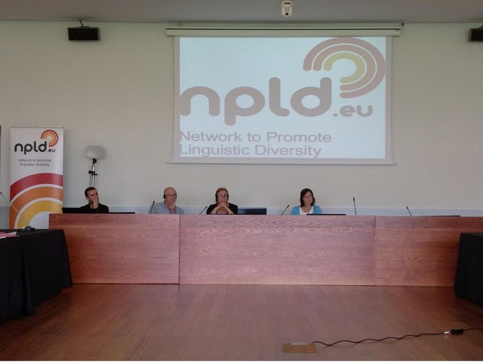 Dori López, en el centro, durante la asamblea general anual de la Red.