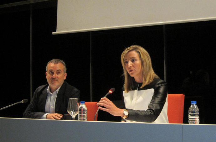  Alicia García Y El Nuevo Director Del Musac, Manuel Olveira.