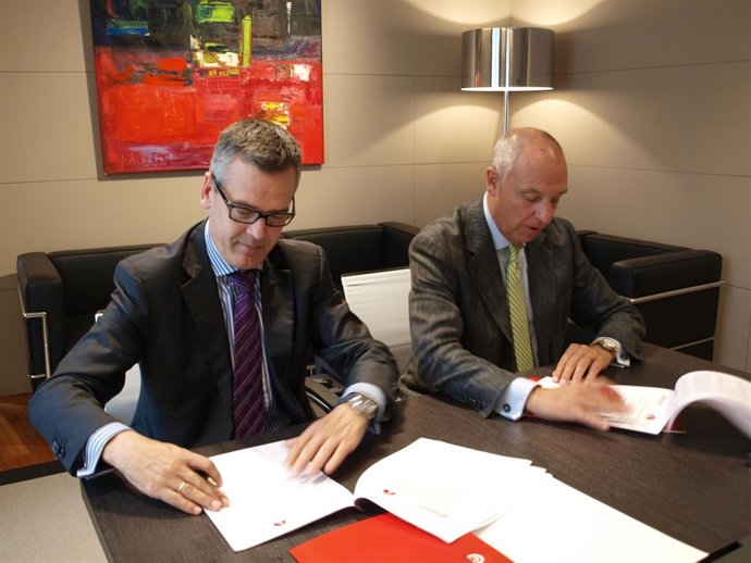 Firma de un acuerdo entre las Cámaras de Comercio de Navarra y Guipúzcoa.   