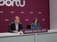 Sortu ve las detenciones como una "agresión" y dice que el PP "ha puesto en marcha la agenda de la involución"