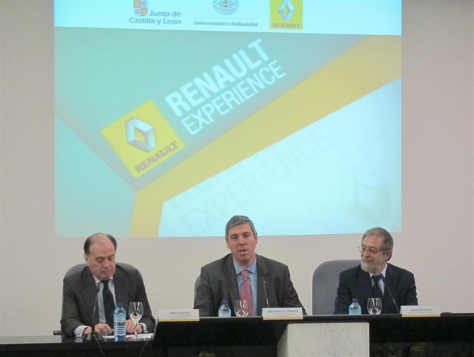 Tomás Villanueva (I), José Vicente de los Mozos (centro) y Marcos Sacristán (D)