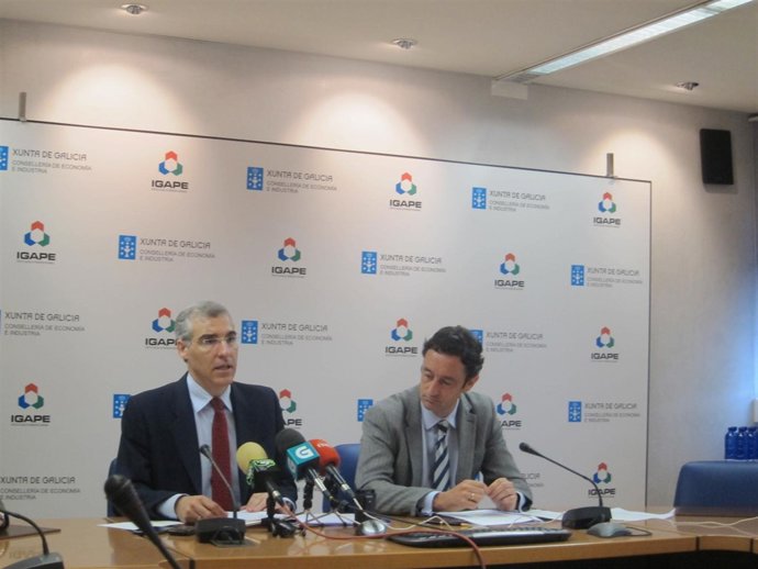 El conselleiro de Economía, F. Conde, con el director del Igape, J. Aguilera