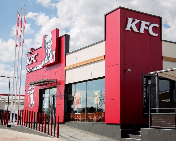 KFC llega a Murcia con un nuevo restaurante formato chalet