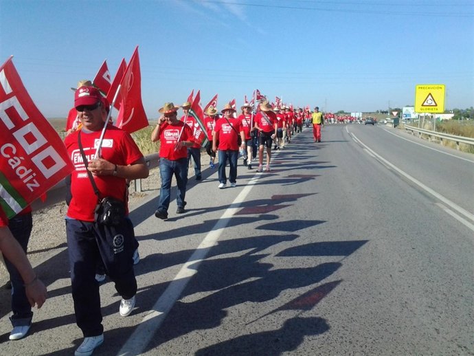 Marcha de UGT-A y CCOO-A a su paso por Las Cabezas de San Juan (Sevilla)