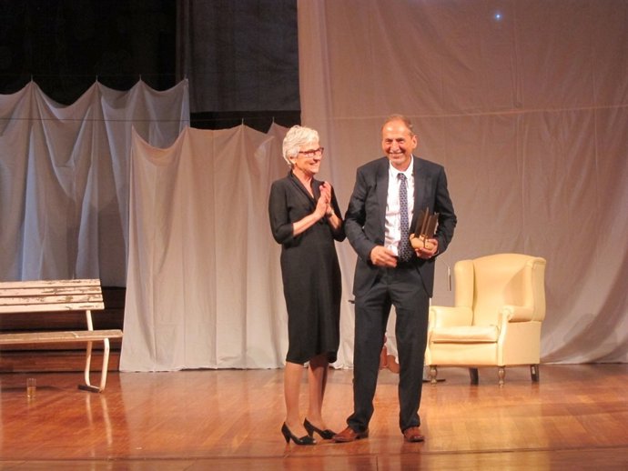 El escritor Josep Maria Benet i Jornet y Muriel Casals (Ómnium)