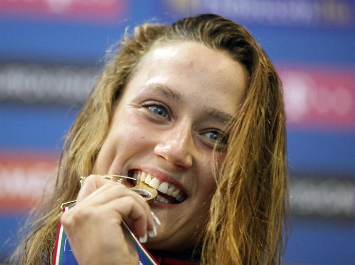 Mireia Belmonte muerde la medalla de oro