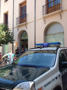 La Guardia Civil custodia el Ayuntamiento de Caravaca de la Cruz.