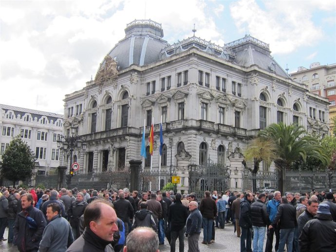 Los Prejubilados De Hunosa Ante La Junta General