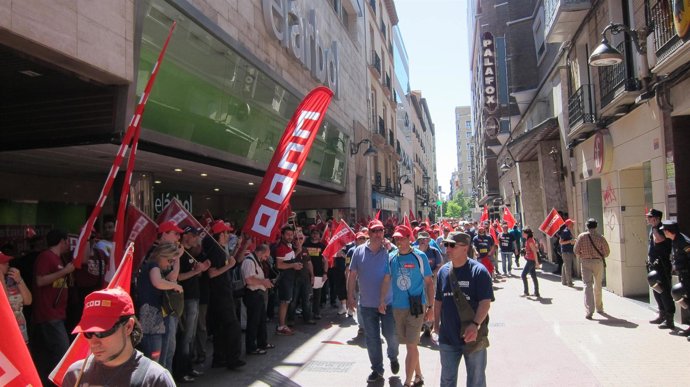Concentración de CC.OO. Ante el Consulado de Alemania en Zaragoza