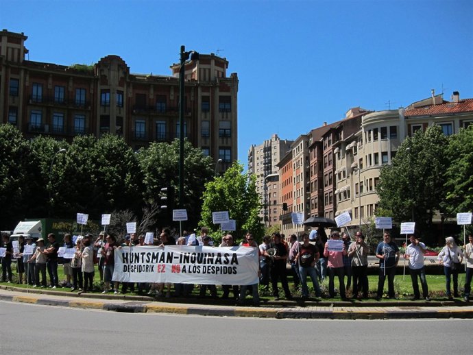 Concentración de los trabajadores de Inquinasa para rechazar los despidos
