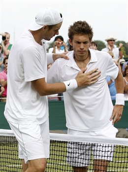 Isner supera a Mahut