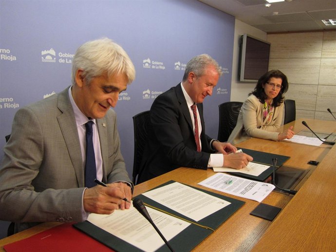 Firma de convenio entre UR y Gobierno para la Cátedra Unesco