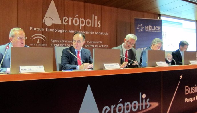 Rueda de prensa para presentar 'Informe del sector aeroespacial andaluz'.