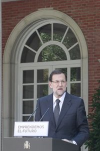 Rajoy ve la cuenta de Twitter de la Policía como una "gran labor al servicio ciudadano"