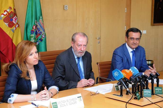 Fernando Rodríguez Villalobos, en la presentación de la Memoria