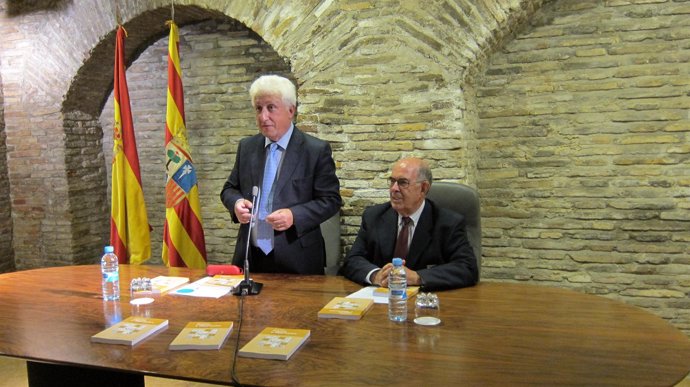 El Justicia de Aragón, Fernando García Vicente, y el catedrático, Antonio Pérez