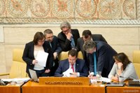 Aprobada con los votos del PP la bajada del IRPF en Extremadura