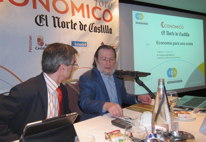 Niño Becerra (d) en el Foro Económico de El Norte de Castilla
