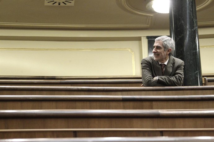 Llamazares solo en el Congreso