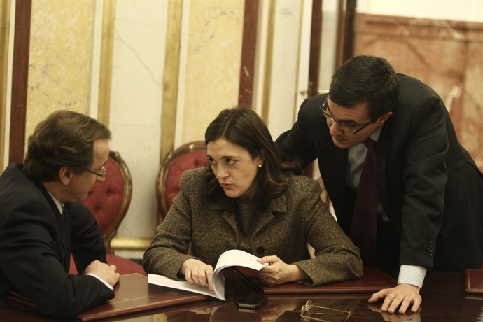 Soraya Rodríguez (PSOE) y Alfonso Alonso (PP) en el Congreso