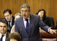 Zoido ve a Griñán como "una figura clave" en los ERE por "tener en su mano todos los datos para que se sepa la verdad"