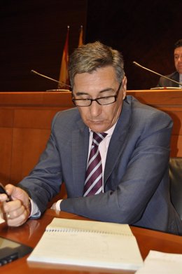 El consejero de Sanidad, Bienestar Social y Familia de Aragón, Ricardo Oliván