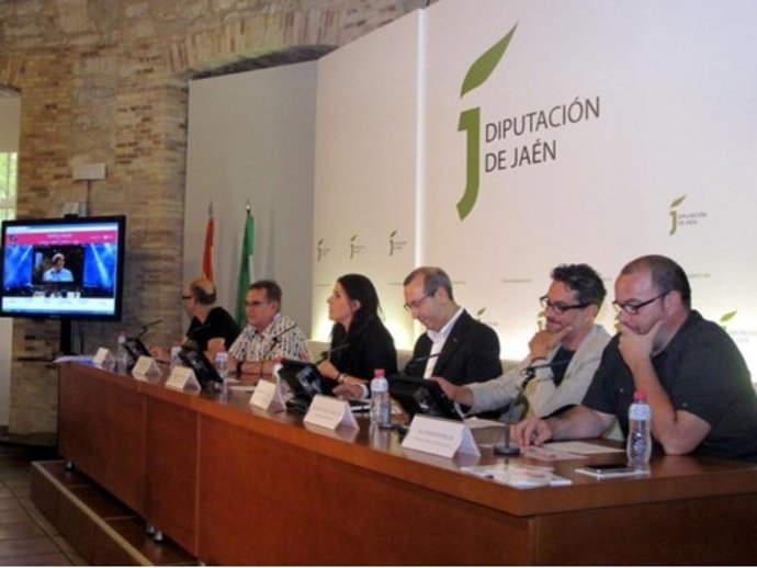 Molina, Melguizo, Férriz, Sáez, Canovaca y Rosillo presentan 'Jaén en julio'.