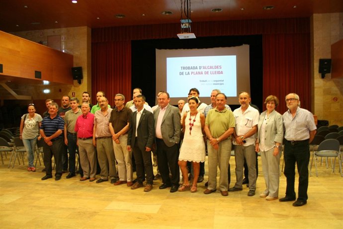 Alcaldes y concejales de Lleida en el Ayuntamiento de Alcarràs.