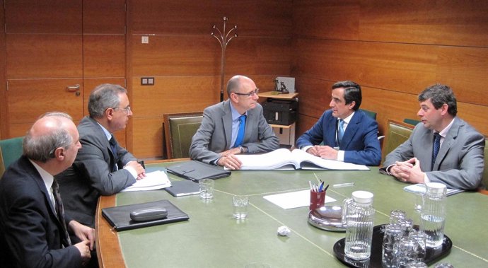 Reunión sobre la estación de mercancías peligrosas de Tanos