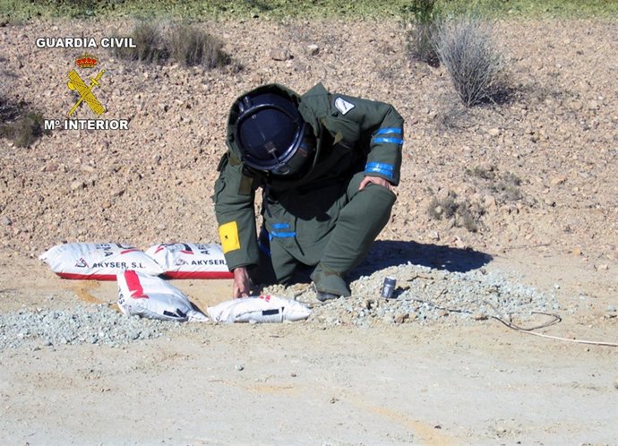 TEDAX Con El Traje Antibombas