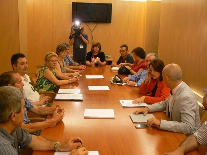 El PSOE se reúne con un grupo de afectados por las preferentes
