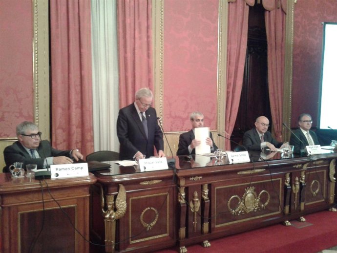 El pte de la Cámara de Barcelona, M. Valls, con el conseller G. Gordó