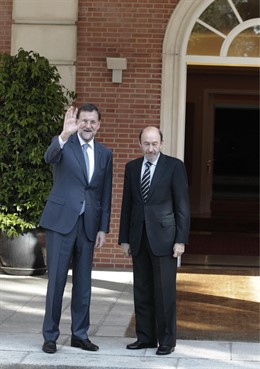 Rajoy Recibe A Rubalcaba En La Moncloa