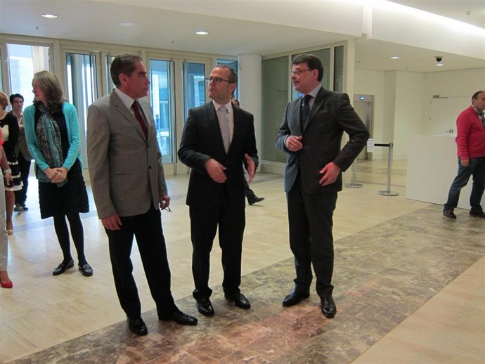 Vázquez Abad con el ministro de Cultura y el exprimer ministro de Rumanía