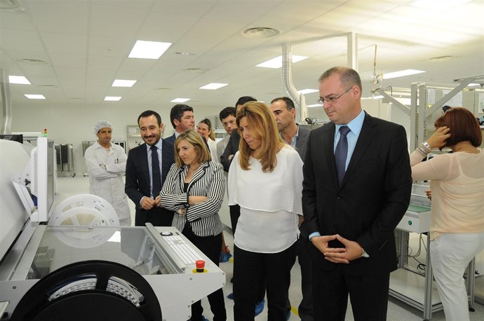 La consejera de Presidencia de visita en la empresa LEC