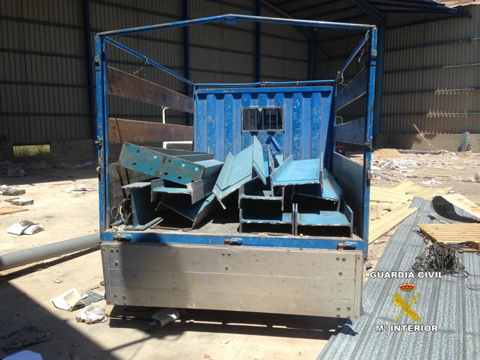 Tres detenidos por hurto y daños en una empresa en Onda