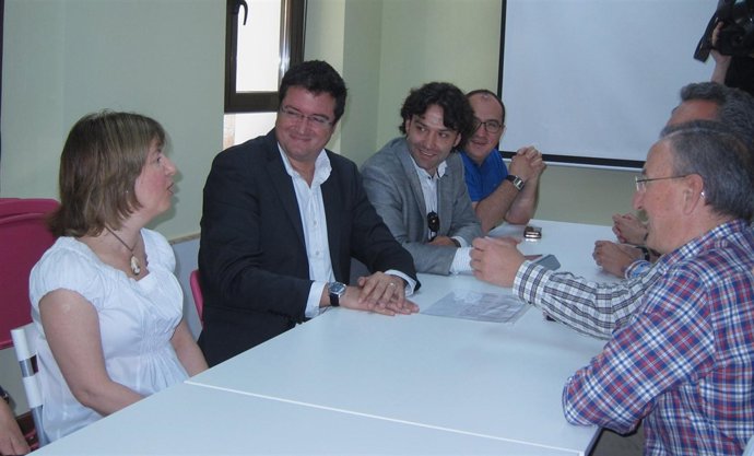 Oscar López, durante la reunión con agentes locales
