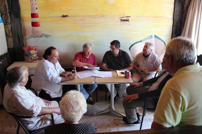 Bazaga con los vecinos de Guadaíra.