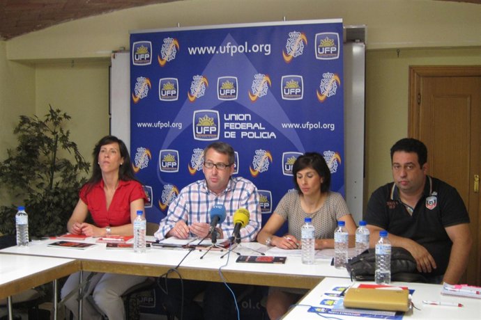 Arrillaga, en el centro, con Airas (drcha), comparecem tras la Asamblea